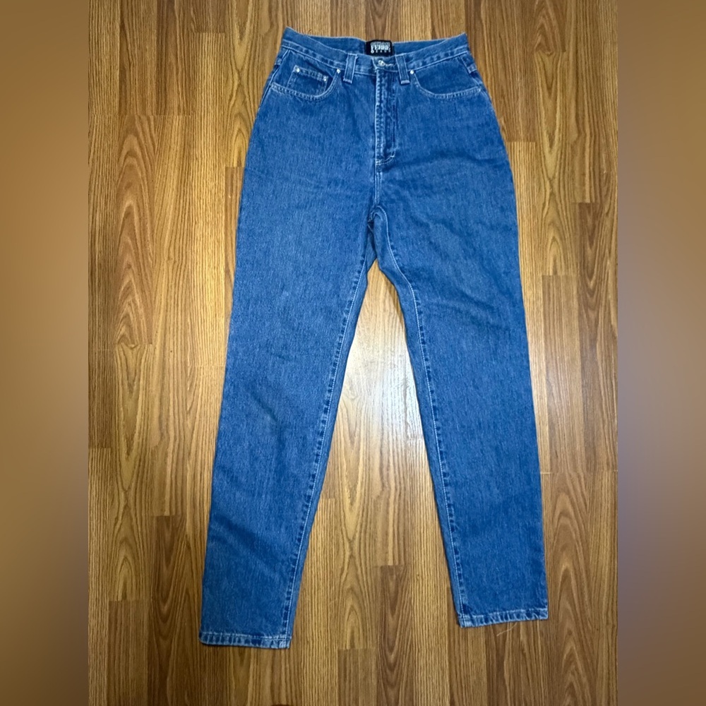 VTG Gianfranco Ferré Straight Leg Jeans Size 30. Made in Italy.